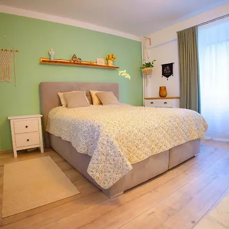 Cozy Little In Old Tw