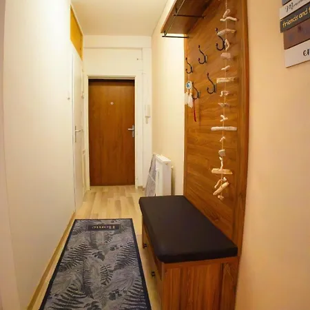 Cozy Little In Old Tw Apartment *