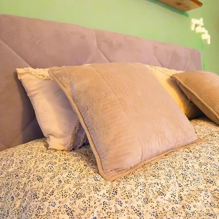 Cozy Little In Old Tw Apartment Bratislava