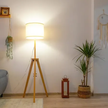 Cozy Little In Old Tw Apartment *