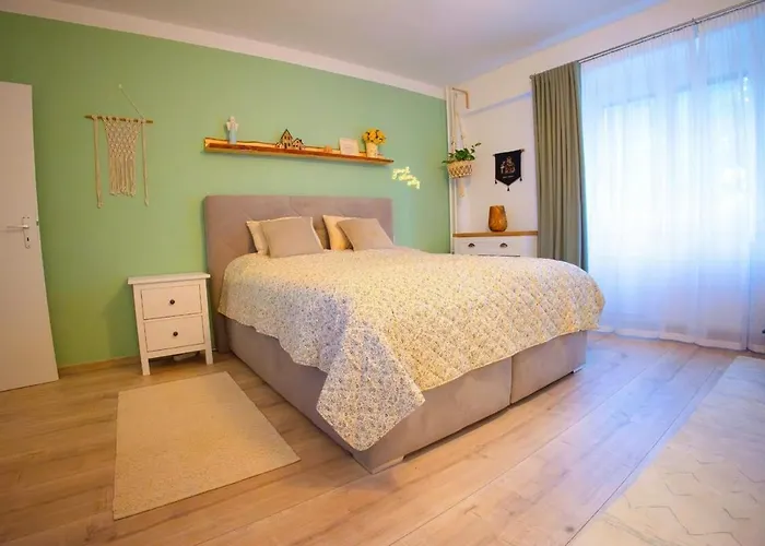 Cozy Little In Old Tw